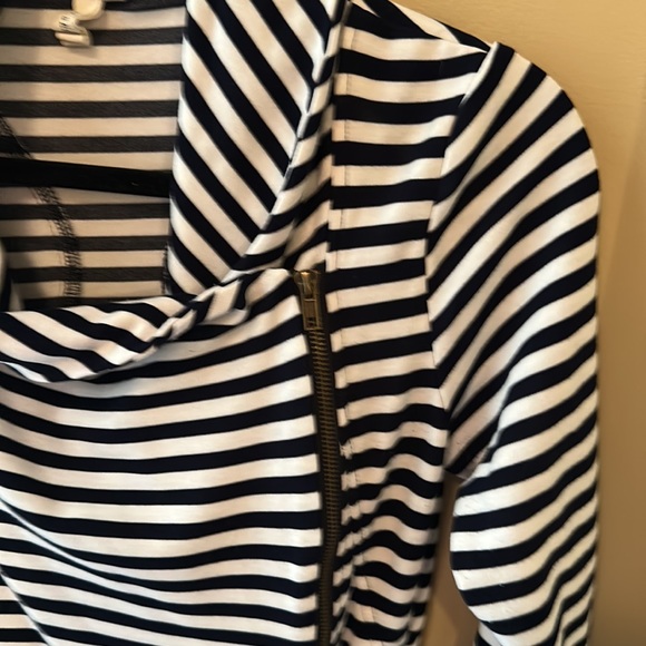 Navy and White striped jacket with pockets, Offset zipper in the front. - Picture 6 of 6
